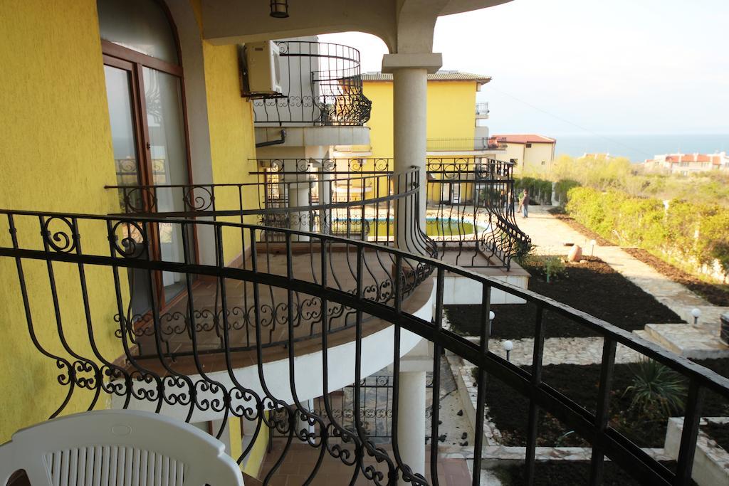 Menada Green Hills Apartments Sosopol Exterior foto