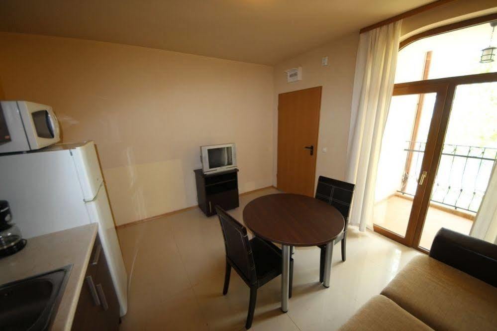 Menada Green Hills Apartments Sosopol Exterior foto