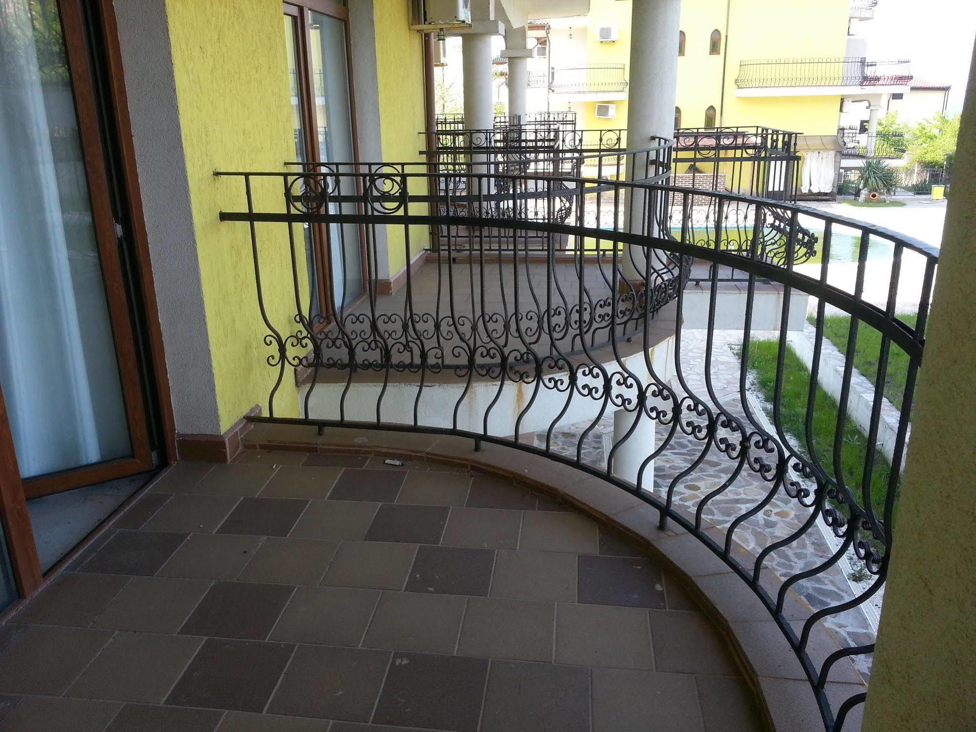 Menada Green Hills Apartments Sosopol Exterior foto