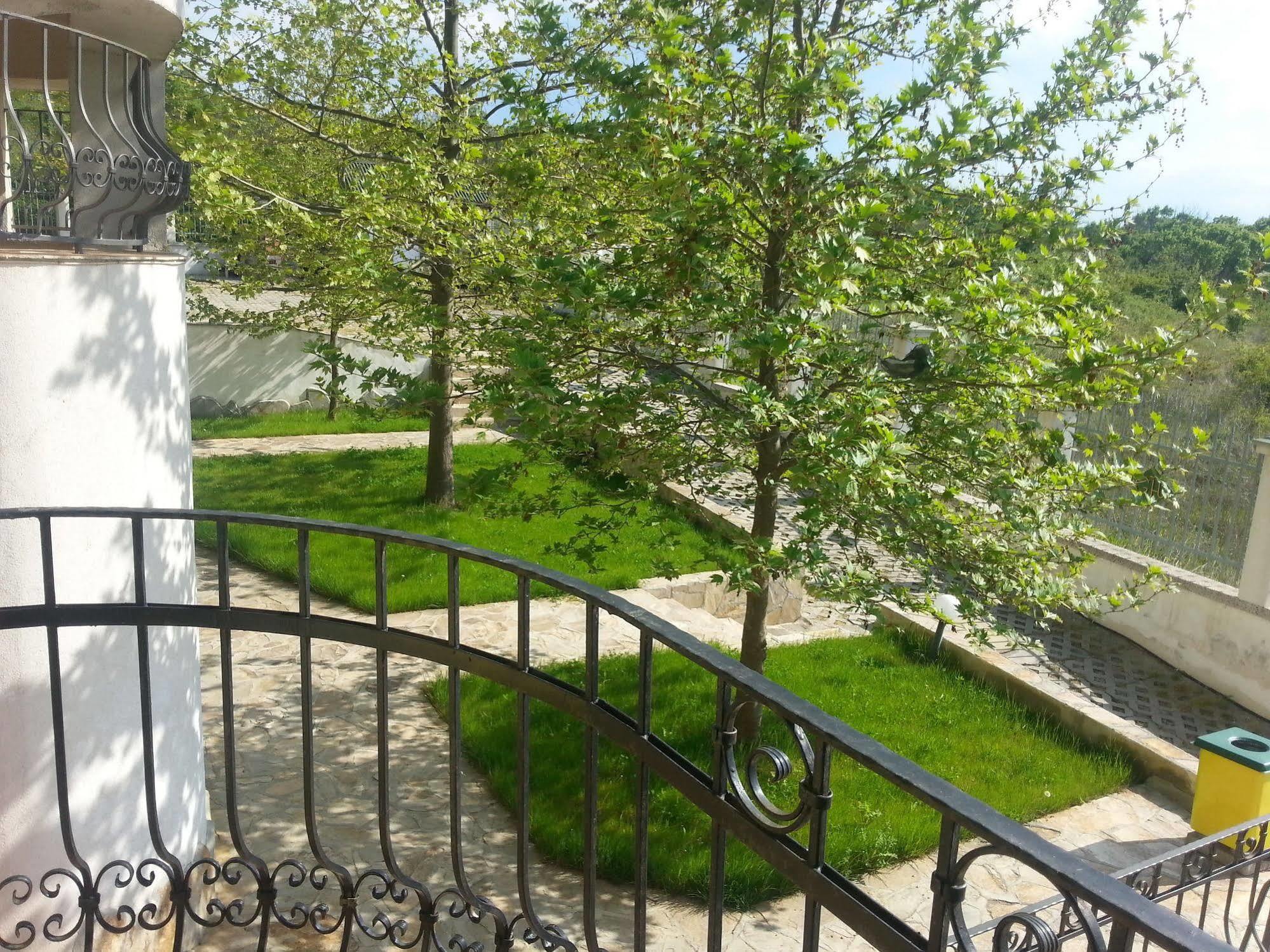 Menada Green Hills Apartments Sosopol Exterior foto