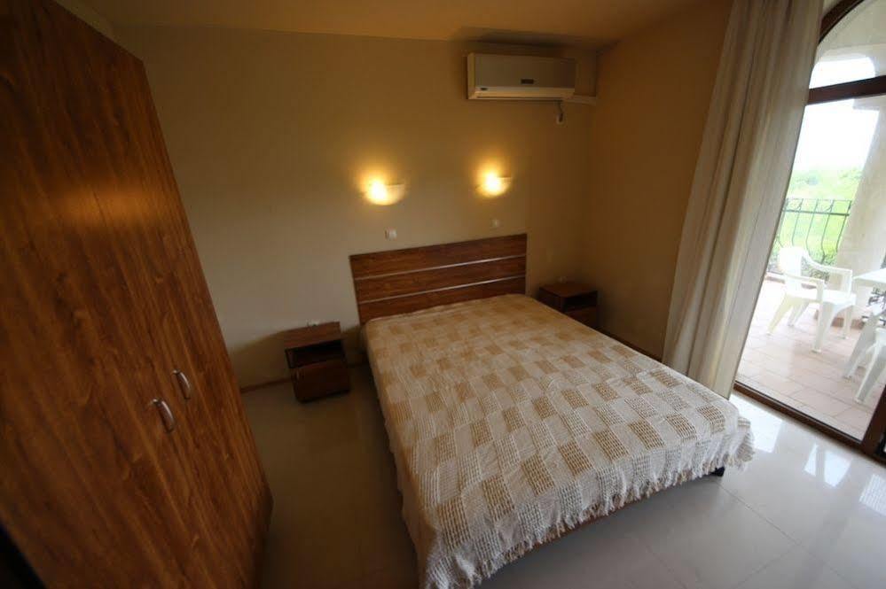 Menada Green Hills Apartments Sosopol Exterior foto