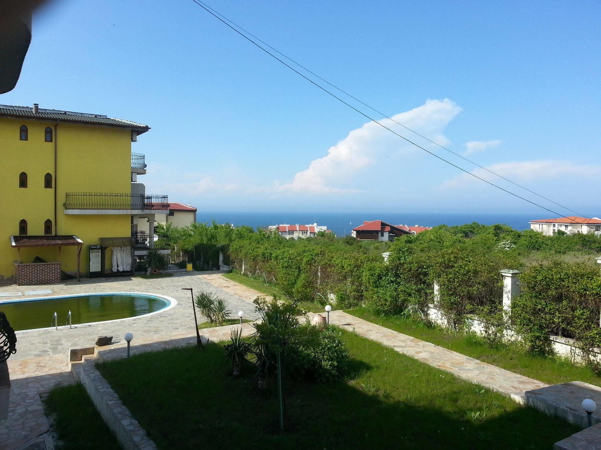 Menada Green Hills Apartments Sosopol Exterior foto